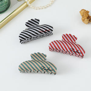 กิ๊บติดผมพลาสติก PVC ลายหัวใจแบบเกาหลี ขายส่ง กิ๊บหนีบผมพลาสติก PVC สีสันสดใสสำหรับเด็กผู้หญิง - Product Image 2