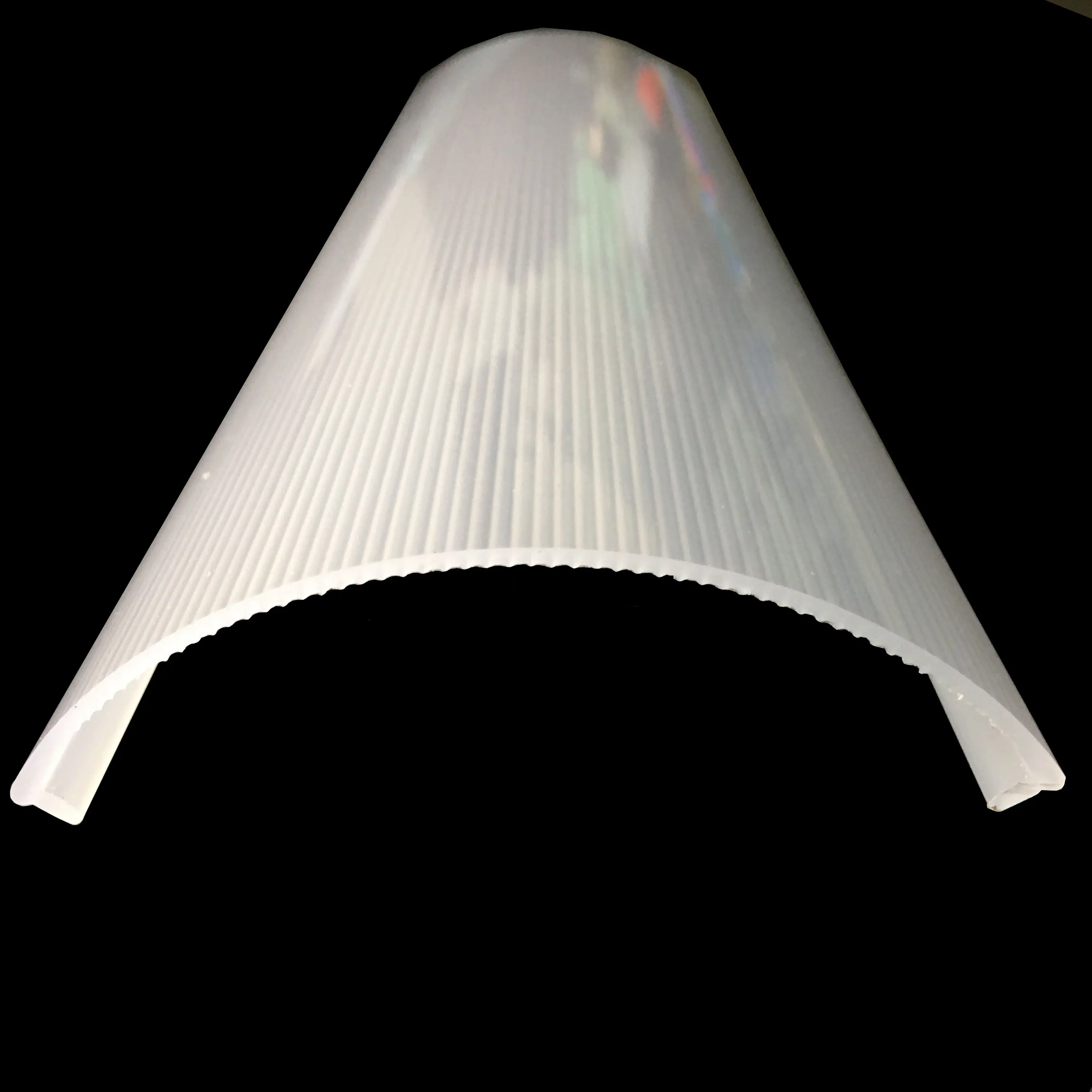 Diffuseur de lumière led par extrusion de pc laiteux de 100mm pour couvercle de bande linéaire de lampe C avec diffusion plastique polycarbonate acrylique pmma