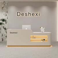Comptoir d'accueil moderne en bois avec fonction de présentation pour salon de beauté, magasin de vêtements, centre de formation, maternelle - Style minimaliste