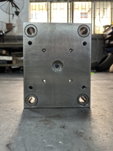 Molde de Inyección de Metal para Enchufe de Cable Eléctrico Estándar Francés, con 4 Cavidades para Máquinas de Moldeo - Product Image 2