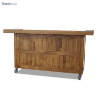 Comptoir de bar portable pour mariage avec roulettes pour service de boissons événementiel mobile et réception de fête rustique style ferme