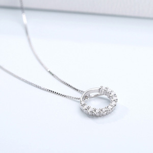 จี้รูปวงกลมแบบวงแหวน จี้รูปวงแหวนกลวงสำหรับผู้หญิง คลาสสิก เงินแท้ S925 ประดับเพชร CZ ทรงเหลี่ยม สร้อยคอคลาวิเคิลสำหรับสาวๆ เครื่องประดับ - Product Image 4