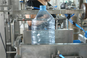 קו מילוי בקבוק מים מינרליים 5 ליטר מילוי מי שתייה ומכונה - Product Image 2