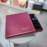 Boîte d'emballage de luxe pour chocolats avec impression personnalisée 24 truffes, boîte cadeau avec séparateur en PVC de qualité alimentaire STPP