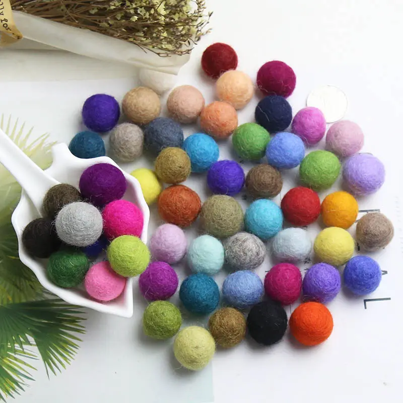 hot selling Xmas home decoration 5cm 7cm dryer ball diy felt craft 2cm 2.5cm 20mm 100% wool felt ball