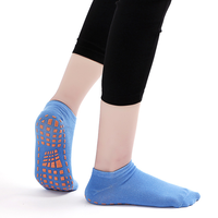 Vente en gros de chaussettes antidérapantes jetables bon marché pour trampoline pour hommes et enfants