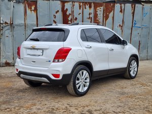 Korean Used Car Easy Parking 2017 WHITE The New Trax Auto Diesel Compact SUV <b>TPMS</b> Cruise Control an Effortless City Car - Product Image 2