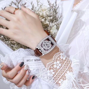 นาฬิกาข้อมือทรงโทนูสำหรับผู้หญิงประดับเพชร - นาฬิกาแฟชั่นทันสมัย - Product Image 3