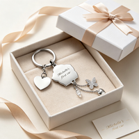Porte-clés personnalisé gravé en forme de cœur, en alliage de zinc, avec papillon, fleur et cristal, breloque de sac pour femme, cadeau de mariage ou de Saint-Valentin