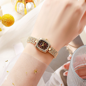 Nouvelle montre coréenne tendance, style pour femmes d'âge mûr, style féminin, best-seller, très demandée, très esthétique - Product Image 1