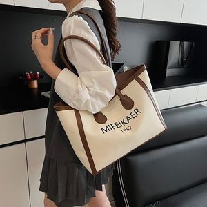 กระเป๋าโท้ทสำหรับเดินทาง ช้อปปิ้ง ทำธุรกิจ  ขนาดใหญ่ ใส่ของได้เยอะ  พร้อมโลโก้สั่งทำพิเศษ สำหรับผู้หญิง - Product Image 4