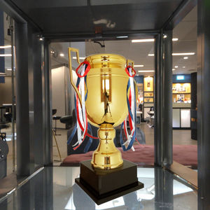 All Metal Wood Base Stereo Cup Ear Trophy Set Chapado en oro con tema deportivo Impresión digital Fábrica Medalla al por mayor - Product Image 4