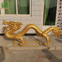 Tenture murale en fibre de verre Statue de dragon doré Sculpture d'animal en résine