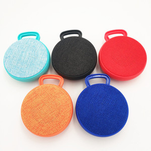 Haut-parleur Bluetooth Q10 en tissu, ABS+Tissu, avec haut-parleur de 52 mm, portable, avec cordon, logo personnalisé, idéal <span class=keywords><strong>pour</strong></span> les promotions commerciales internationales - <span class=keywords><strong>Prix</strong></span> le plus bas - Product Image 1