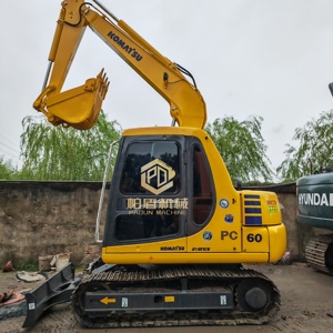 Mini excavadora Komatsu Pc60 de 6 toneladas en venta a bajo precio, excavadora Komatsu Pc60-7 importada con motor original en perfecto estado. - Product Image 1