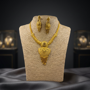 Parure de mariage indienne sud-est duvilloise en laiton plaqué or, design tendance orthodoxe avec fermoir, comprenant collier long, boucles d'oreilles et bague - Product Image 2
