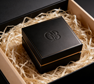 Caja de Regalo de Cartón Negra y Dorada con Forro de Esponja - Vietnam para Empaque de Lujo Certificado de Alta Gama - Product Image 6