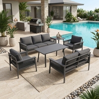 Ensemble de canapés d'extérieur modernes en aluminium et rotin tressé 7 places avec table basse à lattes pour villa, jardin, parc et hôtel
