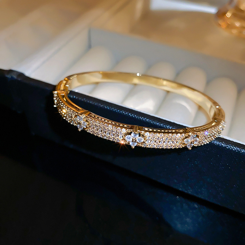 1 bracelet-gold-flowers