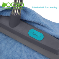 DOOSO Brosse à poils d'animaux pour tapis avec long manche, balai en caoutchouc, raclette en silicone, perche télescopique