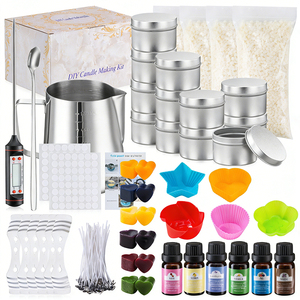 Set de Regalo de Velas Redondas en Lata de Lujo, Mezcla de Soja Aromática, Surtido Boutique Navideño, Serie Deluxe - Product Image 2