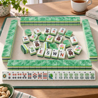 Jeu de tuiles de mahjong américain vert, tuiles translucides marbrées avec des motifs gravés de Joker et de fleurs, idéal pour les cadeaux