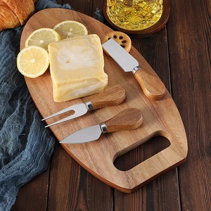 Ensemble cadeau <span class=keywords><strong>plateau</strong></span> à <span class=keywords><strong>fromage</strong></span> avec logo personnalisé, <span class=keywords><strong>plateau</strong></span> à <span class=keywords><strong>fromage</strong></span> <span class=keywords><strong>en</strong></span> bois d'acacia avec ensemble de couteaux à <span class=keywords><strong>fromage</strong></span>, <span class=keywords><strong>plateau</strong></span> à charcuterie, <span class=keywords><strong>plateau</strong></span> de service <span class=keywords><strong>en</strong></span> <span class=keywords><strong>ardoise</strong></span> - Product Image 5