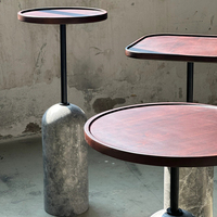 Petite table basse carrée ronde en bois massif de style italien personnalisée avec dessus en marbre