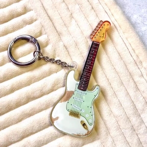 Llavero colgante creativo de acrílico con forma de guitarra para regalo, para mochila - Product Image 3