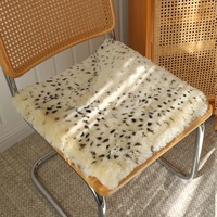 Échantillon de tissu en peau de mouton et fourrure de mouton pour la décoration de coussins et de housses de siège en peau de mouton pour chaise, vente en gros directe usine
