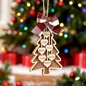 Adorno de madera para árbol de Navidad grabado con nombres, forma de corazón, objetos decorativos rústicos para colgar en la pared - Product Image 1