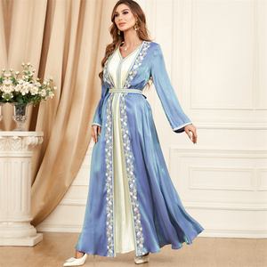 Robe brodée modeste de Dubaï pour femmes Abaya ouverte 2 pièces adultes musulmans vêtements quotidiens imprimés méthodes en relief - Product Image 3