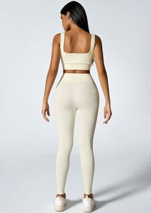 Pantalon de yoga et de fitness moulant en nylon couleur unie, longueur cheville, avec effet push-up sexy et taille haute - Product Image 2