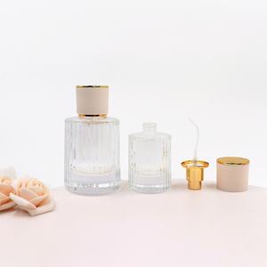 Botella de Perfume de Vidrio con Pulverizador y Difusor, Personalizable con Logotipo, 50ml 100ml, Tapa Blanca Dorada - Product Image 4