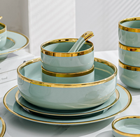 Services de table en céramique vert menthe de luxe sous glaçure, assiettes à bord doré, bols à riz et cuillères pour usage domestique et commercial, achat en gros