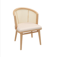 Ensemble de mobilier commercial moderne en bois pour hôtel, café, restaurant : table, chaises et banquette demi-courbe