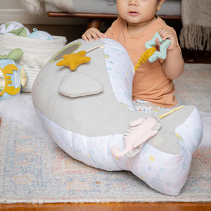 Almohada de peluche con forma de ballena para bebés, juguete suave con espejo y estrellas colgantes, juguete educativo unisex de 0 a 24 meses - Product Image 3