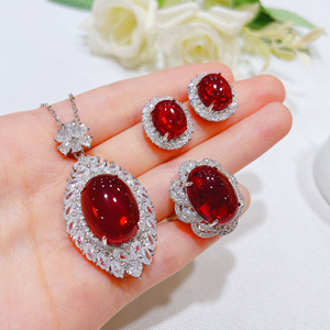 Nuovo Set di Ciondoli con Zirconi Rossi Simulati Effetto Sangue di Piccione, Superficie Liscia, Design Esagerato a Uovo di Piccione <span class=keywords><strong>XOXO</strong></span>, Placcato Oro 18K, Set Regalo da 4 Pezzi - Product Image 4