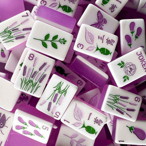 Jeu de Mahjong Américain de Luxe Écologique en Acrylique Violet et Blanc avec Motifs Floraux et Végétaux, 166 Pièces, pour 4 Joueurs - Product Image 1