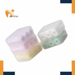 Retenedor de <span class=keywords><strong>ortodoncia</strong></span>, <span class=keywords><strong>pegamento</strong></span> de mordida portátil con sabor a frutas multiusos para corrección Dental, higiene bucal de plástico en caja de 3 piezas - Product Image 1