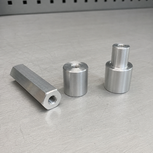 Entretoises en aluminium sur mesure OEM, fabriquées selon des dessins, usinées CNC, pour l'assemblage d'électronique PCB et les composants de quincaillerie - Product Image 1