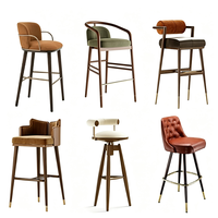 Tabouret de bar pivotant de luxe, chaise haute rembourrée avec cadre doré pour îlot de cuisine, bar, restaurant, vente en gros