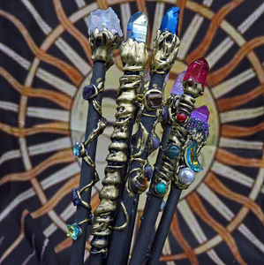 Baguette magique gravée à la main <span class=keywords><strong>en</strong></span> améthyste naturelle pour rituels décor d'autel <span class=keywords><strong>en</strong></span> cristal accessoires de sorcellerie <span class=keywords><strong>en</strong></span> <span class=keywords><strong>bois</strong></span> - Product Image 1