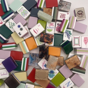 Jeu de Mahjong de luxe américain 4 couches en bois de tortue, jade, bambou et émeraude, personnalisé en gros, série Oh My 160, Ningbo <span class=keywords><strong>Leti</strong></span> - Product Image 1