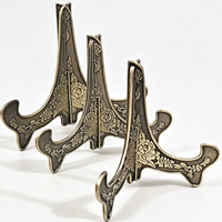 Support de présentation triangulaire pliable en alliage de zinc gravable CNC personnalisé pour plaques de récompense, médailles, cadres photo et ornements