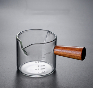 Messbecher mit Doppel-Ausgießer Espresso Likör Gläser Klare Runde Becher mit Holzgriff für Milch Kaffee Tee - Product Image 6