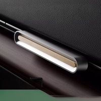 Diffuseur de parfum de voiture moderne et élégant, clip de ventilation pour voiture avec bâtonnets de recharge pour une compatibilité universelle des véhicules
