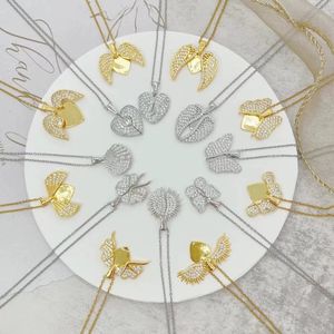 Collana con Ciondolo a Forma di Libellula in Zircone di Lusso, Delicata Collana Portafortuna Placcata Oro 18K in Acciaio Inossidabile per Donne - Product Image 2