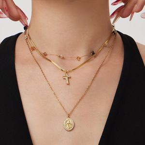 Collier Bohème pour Femme en Acier Inoxydable Double Couche avec Croix Incrustée de Zircons, Chaîne Lame Tendance Luxe Léger - Product Image 1