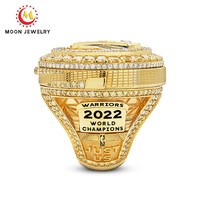 Anillo de Hip Hop Personalizado 2026 con Incrustaciones de Piedras Amarillas, Logotipo en Esmalte Negro, Joyería de Lujo Chapada en Oro para Hombre